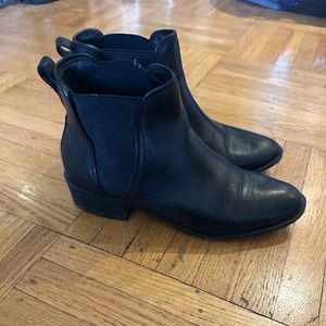 Steve Madden black Chelsea boot